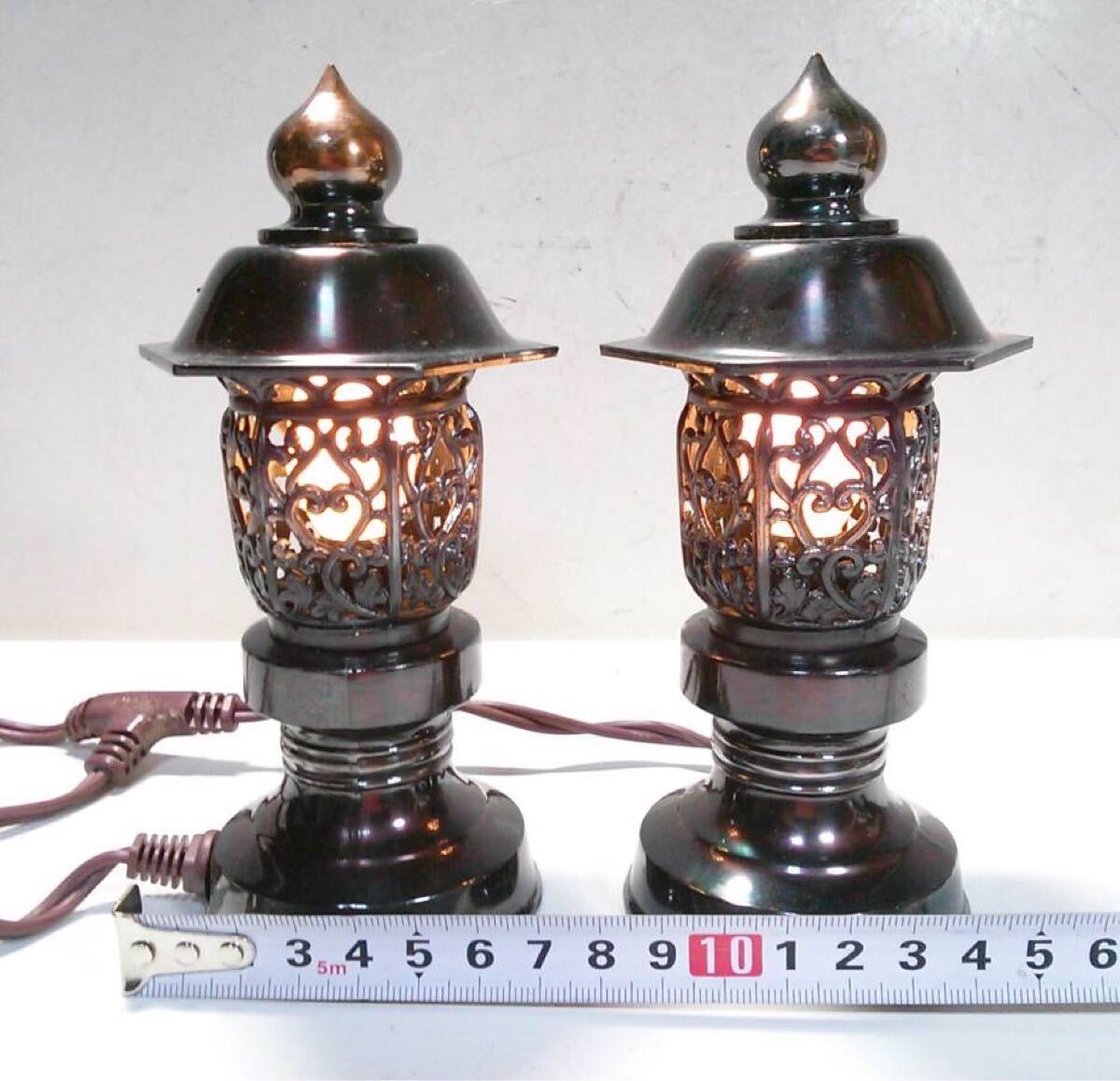◆透かしミニ灯篭1対◆16×6センチ◆床置き灯篭◆真鍮製◆おしゃれインテリア◆仏壇◆照明◆通電確認◆アンティーク◆オブジェ◆拍卖