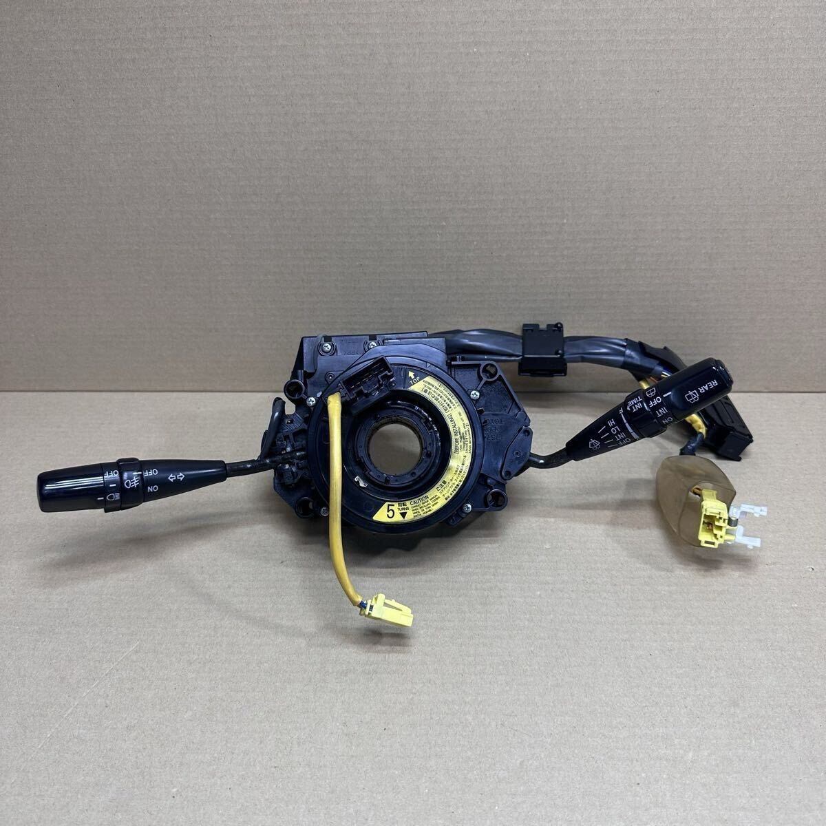 【作動確認済み】 純正 スパイラルケーブル コンビネーションスイッチ ハイエース 100系 ワゴン スーパーカスタムG KZH106W拍卖