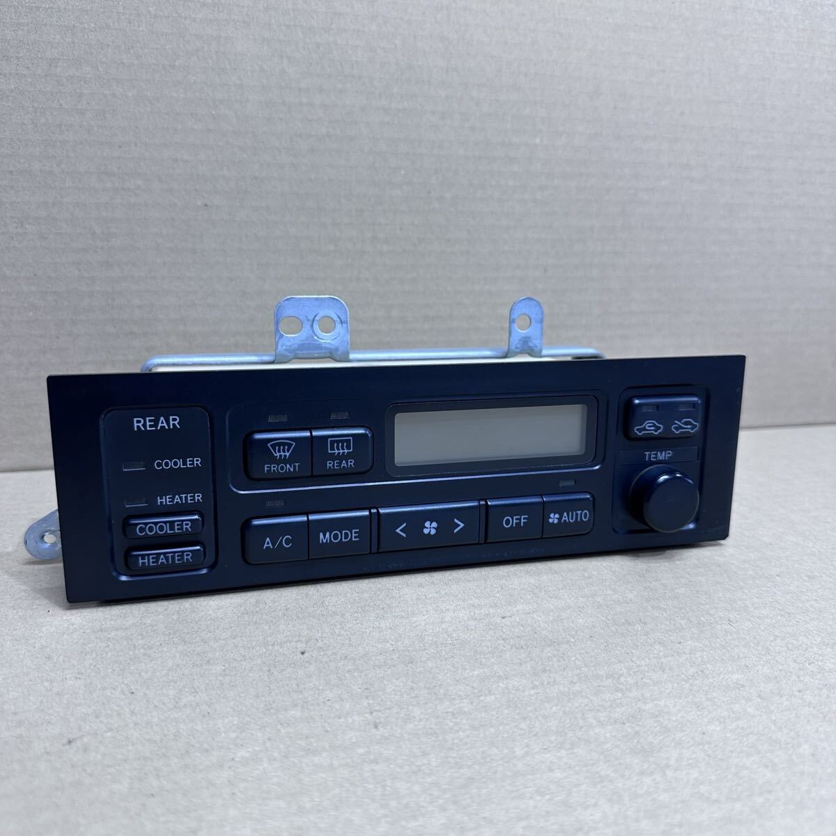 【作動確認済み】 エアコンスイッチ ハイエース 100系 ワゴン スーパーカスタムG KZH106W拍卖