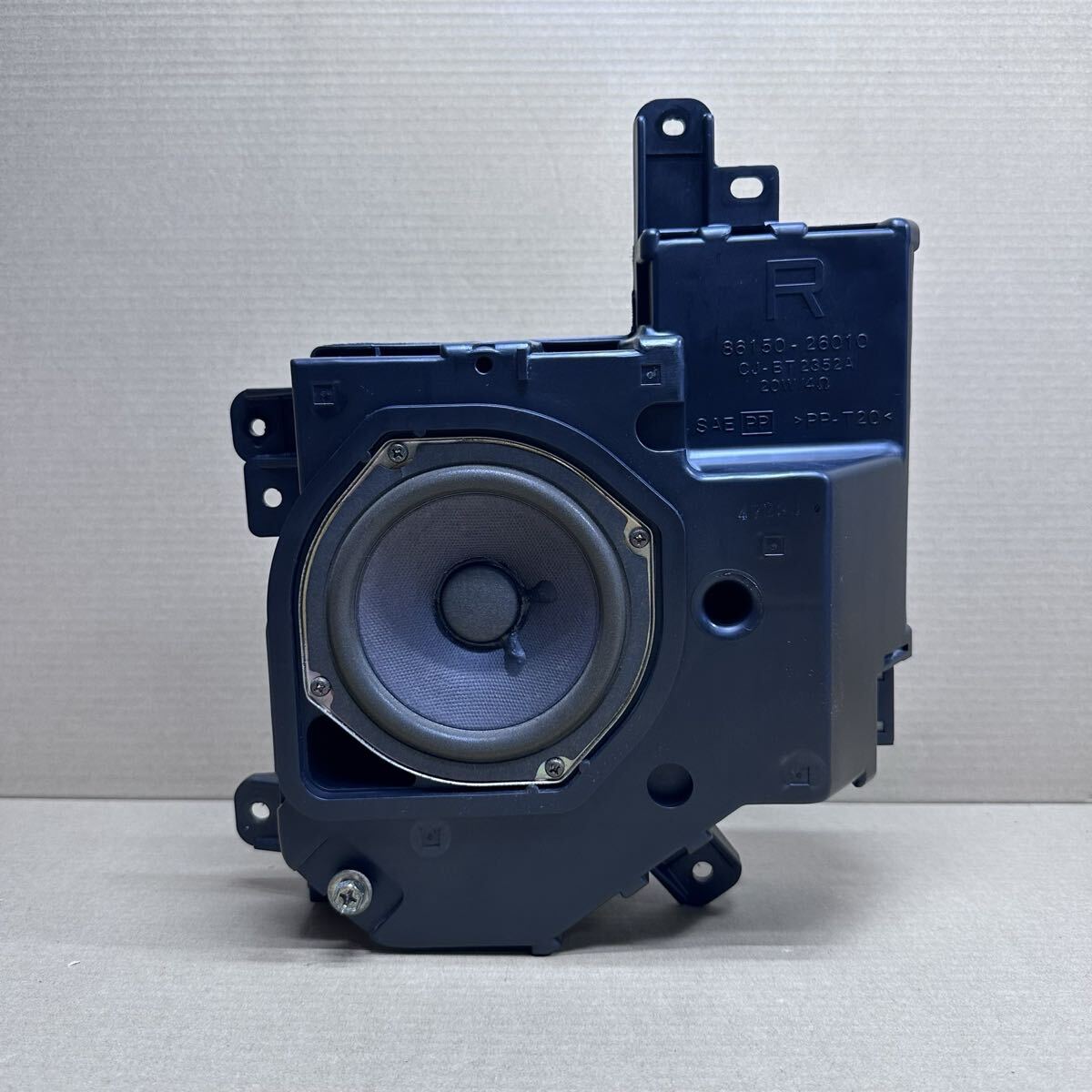 【作動確認済み】 リアスピーカー 右 ハイエース 100系 ワゴン スーパーカスタムG KZH106W 86150-26010拍卖