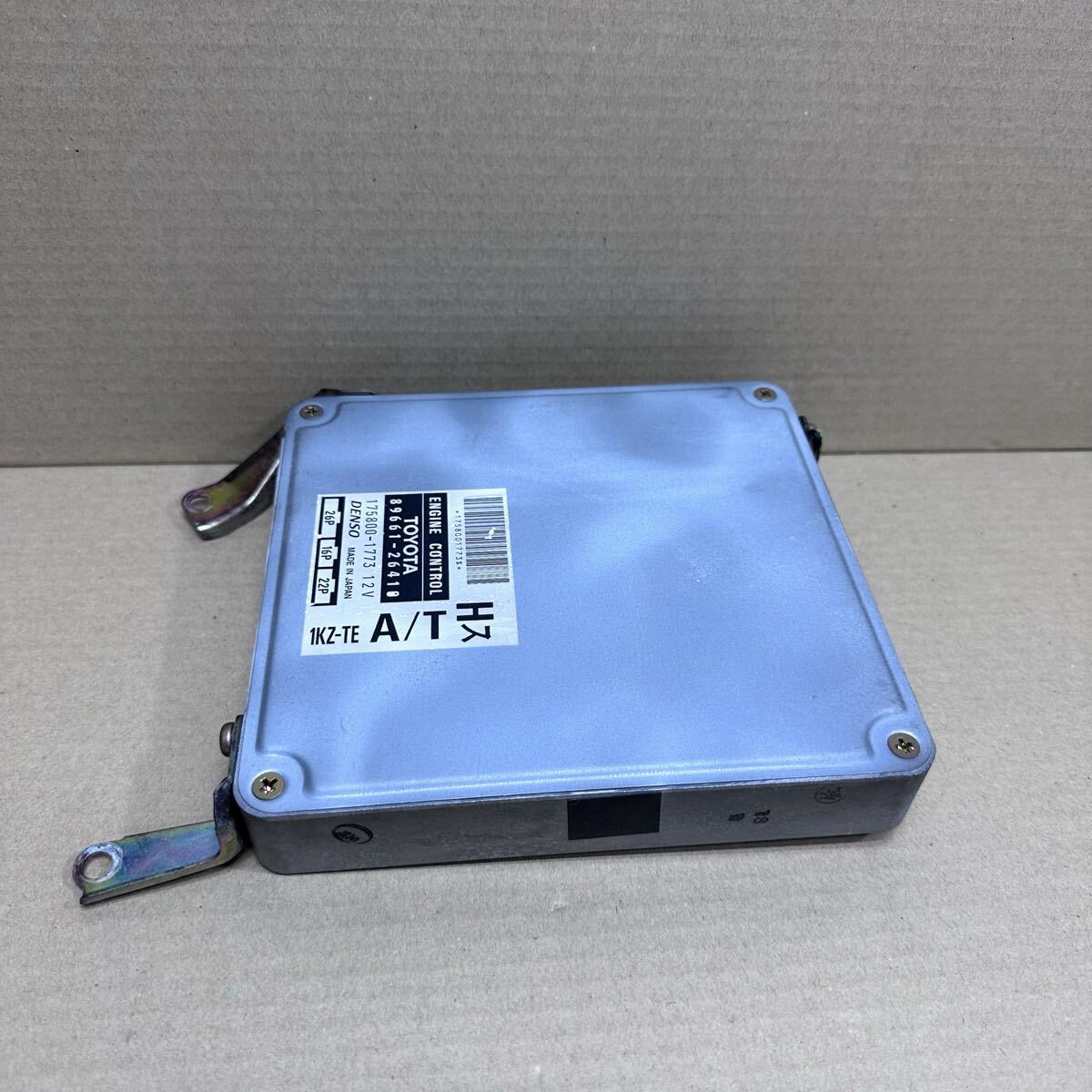 【保証付き】 作動確認済み エンジンコンピューター ECU ハイエース 100系 ワゴン スーパーカスタムG KZH106W 89661-26410拍卖