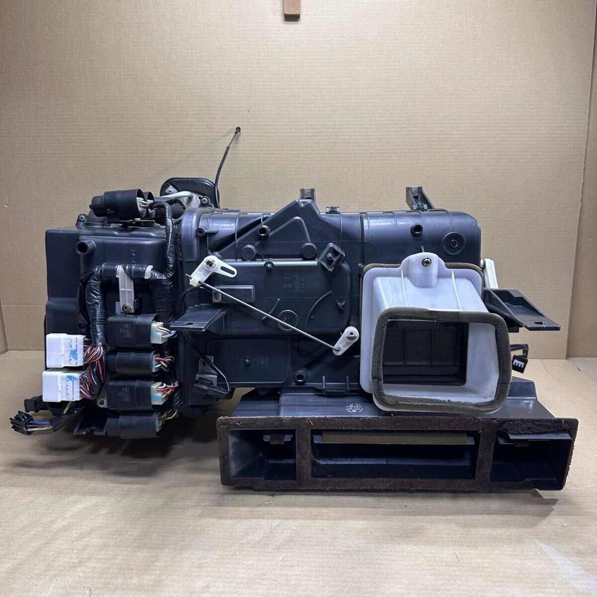 【作動確認済み】 フロント エバポレーター ヒーターコア ヒータユニット ハイエース 100系 ワゴン スーパーカスタムG KZH106W拍卖