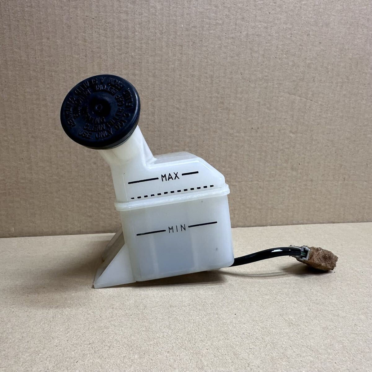 純正 ブレーキリザーバータンク ブレーキリザーブタンク ブレーキオイルタンク ハイエース 100系 ワゴン スーパーカスタムG KZH106W拍卖