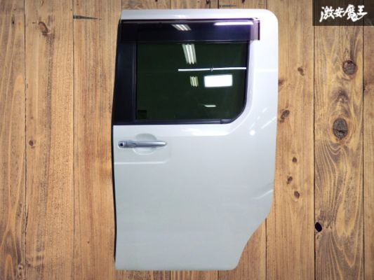 【凹みなし!】 DAIHATSU ダイハツ 純正 LA710S ウェイク リア 左 左側 助手席側 スライドドア 片側 トリム 内張り スイッチ 付 カラー W24拍卖