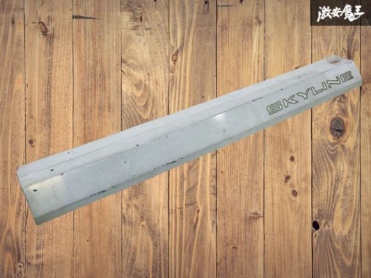 【破損無】 日産 純正 HR31 R31 スカイライン リア ガーニッシュ ナンバー下 パネル 白系 ホワイト SKYLINE 即納 棚1-1-5-A拍卖