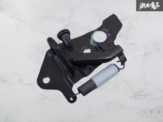 【ストア出品】 TOYOTA トヨタ スバル 純正 ZN8 ZD8 GR86 ハチロク BR-Z BRZ トランク ストライカー ストライカ 1個 即納 棚J-3拍卖