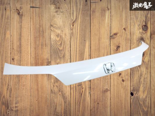 HONDA ホンダ 純正 RU1 RU3 ヴェゼル リアガーニッシュ バックドアガーニッシュ パール白系 74890-T7A-00即納 棚17-1拍卖