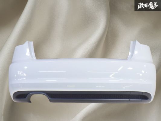 【ストア出品】アウディ 純正 WAUZZZ A3 8P リアバンパー 外装 ホワイトソリッド系 8P4807511 即納 棚2F-H-7拍卖