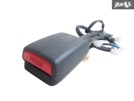 ☆実動外し☆ トヨタ 純正 NCP91 ヴィッツ フロント シートベルトキャッチ 右 右側 運転席側 受け バックル 即納 棚7-4-B拍卖