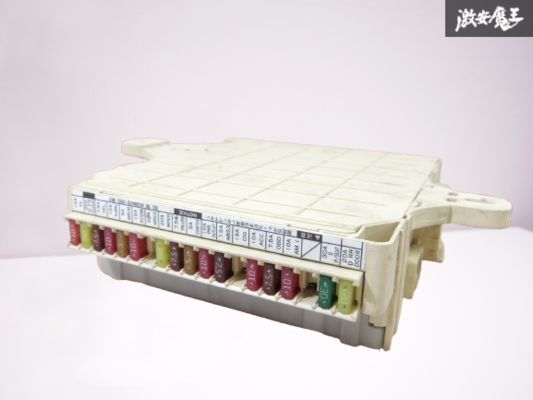 【実働外し!!】トヨタ 純正 JZS171 JZS173 JZS175 17系 クラウン アスリートV 1JZ-GTE トランク ヒューズボックス 内装 即納 棚9-4-J拍卖