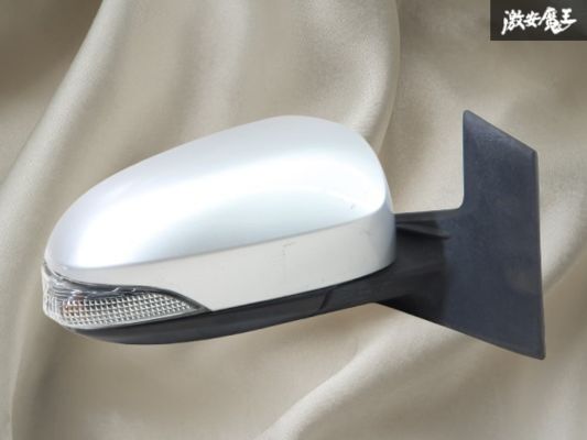 【保証付】トヨタ純正 NHP10 アクア ドアミラー サイドミラー 右 右側 運転席側 7P 電動格納 シルバーメタリック系 TOKAIRIKA TR1001 棚7-2拍卖