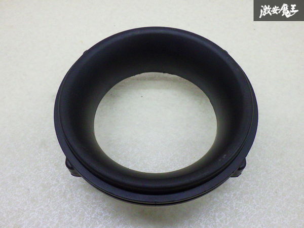 【破損無】 TRUST 汎用 エアクリーナー エアクリ用 取付 アタッチメント 内径:約80mm / 外径:約116.5mm シャフト間:約8.6cm 即納拍卖