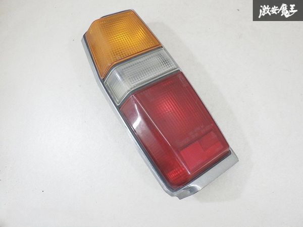 【旧車 当時物】 トヨタ 純正 GX70 LX76V マーク2 バン テールランプ テールライト 片側のみ TOYOTA 23-22 IKI 7202 棚8-5拍卖