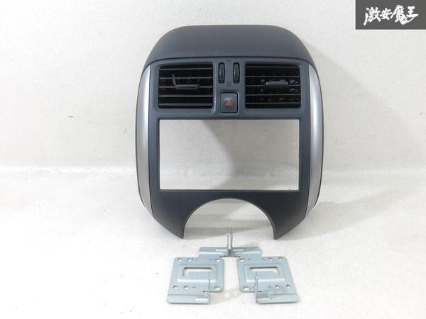 日産 純正 N17 ラティオ ナビパネル オーディオパネル 内装パネル ステー付 グレー系 タテ約10cm×ヨコ約20cm 68260-3BG4A 棚1-4-4拍卖