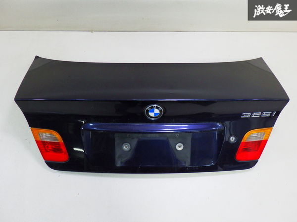 【ストア出品】 BMW 純正 E46 3シリーズ 後期 325i 右ハンドル リア トランク リッド 外装 テールライト インナー 付 紺色系 即納 棚H-9拍卖