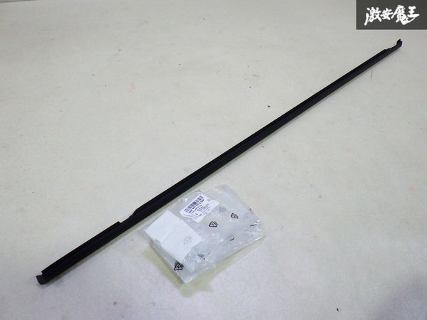 【未使用】 VW フォルクスワーゲン ゴルフ8 ゴルフ ドアウィンドウ モール 1本 5H4 837 477 B 5AP 即納 在庫有 棚拍卖