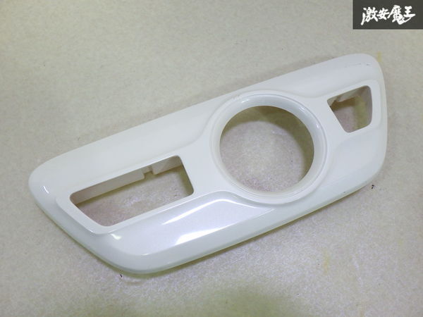 【ストア出品】 トヨタ ZVW50 プリウス シフトパネル 白系 58841-47050 内装 トリム パネル 即納 在庫有 棚拍卖