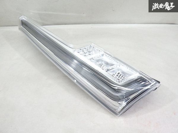 【破損無し! LED点灯OK!】 ダイハツ 純正 LA150S LA160S ムーヴ カスタム 後期 LED テール ライト ランプ 片側のみ KOITO 220-69069 棚12-1拍卖