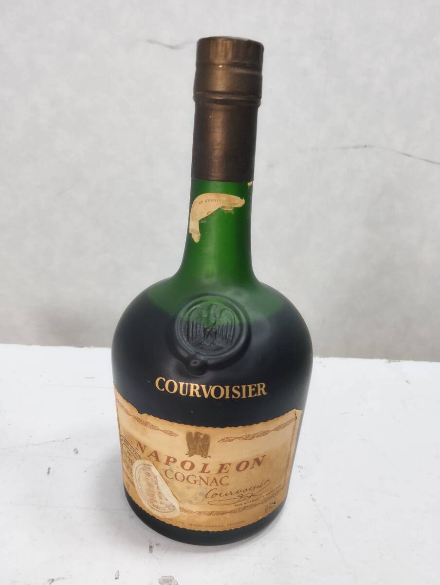 ☆489 COURVOISIER NAPOLEON COGNAC 古酒 未開封品拍卖