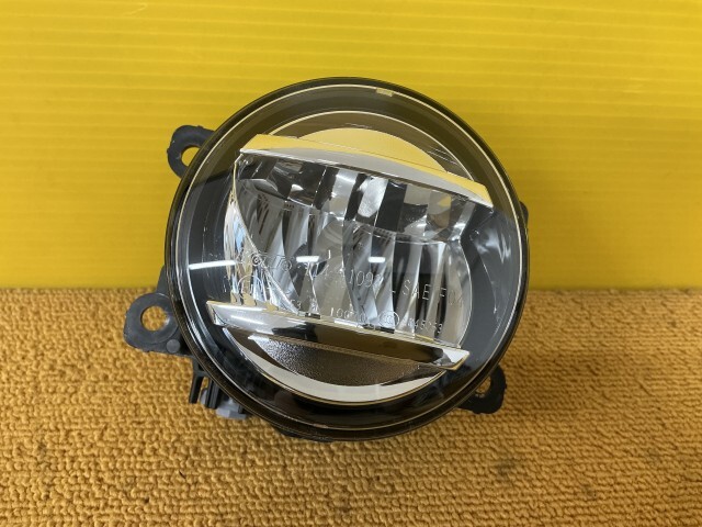 レヴォーグ DBA-VM4 左フォグランプ LED コイト 114-11092 84501VA010拍卖