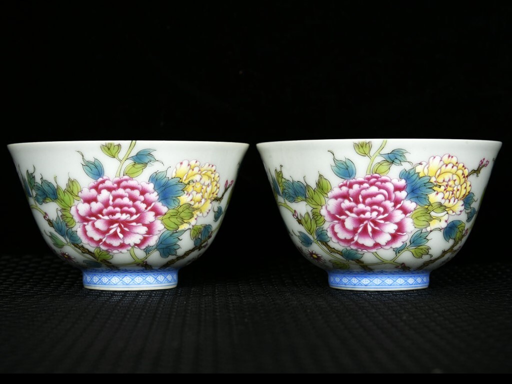 NA101■迫力珍品! 唐物 清雍正年製 款 琺瑯彩過枝牡丹花卉紋杯一対 時代物 極上品■高さ5.1cm直径8.8cm■拍卖