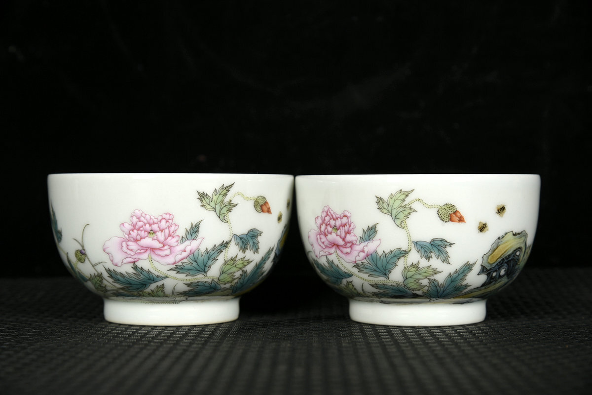 NA102■中国古玩 唐物 清雍正年製 款 琺瑯彩虞美人花卉紋杯一対 時代物 極上品■高さ4.9cm直径8.4cm■拍卖
