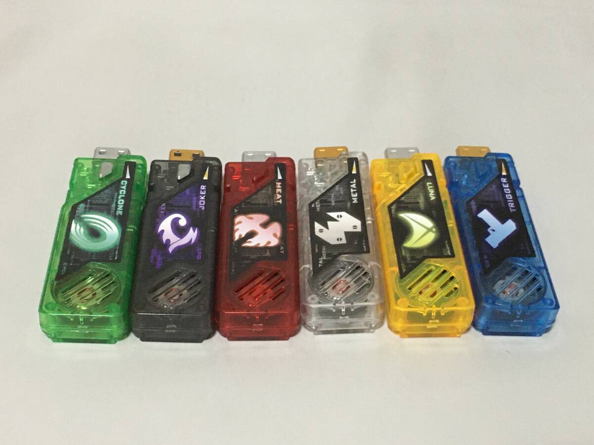 仮面ライダーW 変身ベルト DXダブルドライバー SUPER BEST付属メモリのみ サイクロンメモリ ジョーカー ルナ ヒート トリガー メタル拍卖