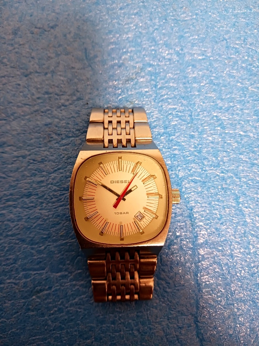 ディーゼル QZ DZ-1052 メタルバンド メンズ腕時計 DIESEL レトロ シルバー スクエア 3針 クォーツ QUARTZ QZ 腕時計拍卖