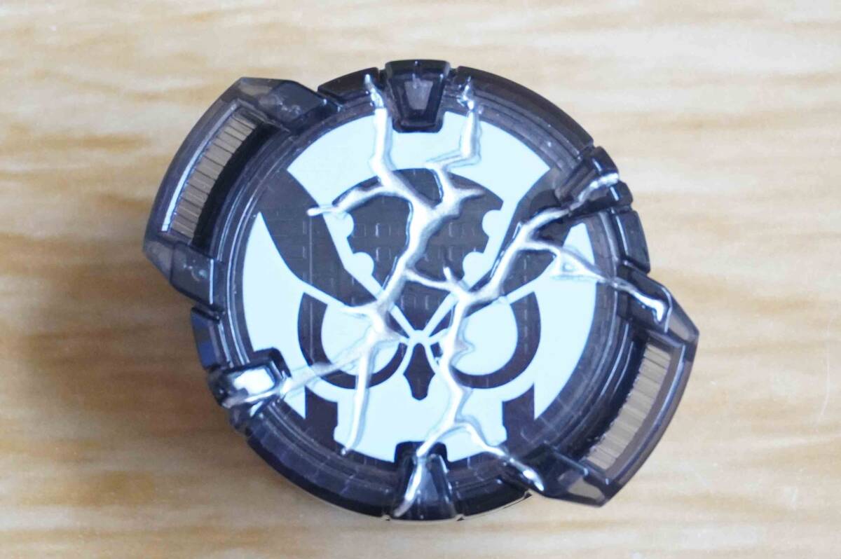 仮面ライダーギンペン(ヒビ割れver.) コアID / DXデザイアドライバー対応 IDコア プレミアムバンダイ限定拍卖