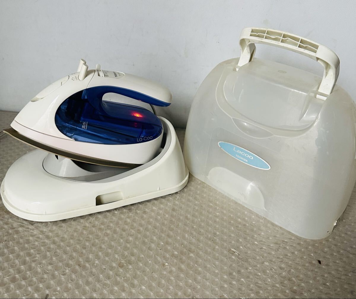 TOSHIBA LaCooコードレススチームアイロンTA - FV52【動作品】拍卖