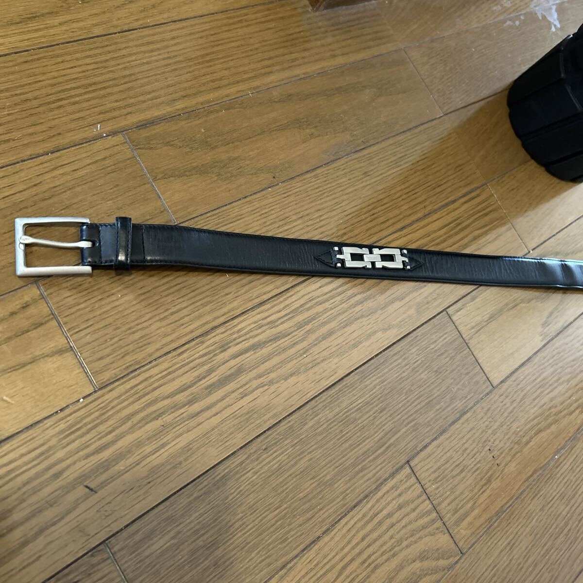 お探しの方。サルバトーレ フェラガモ ベルト 黒 レザー拍卖