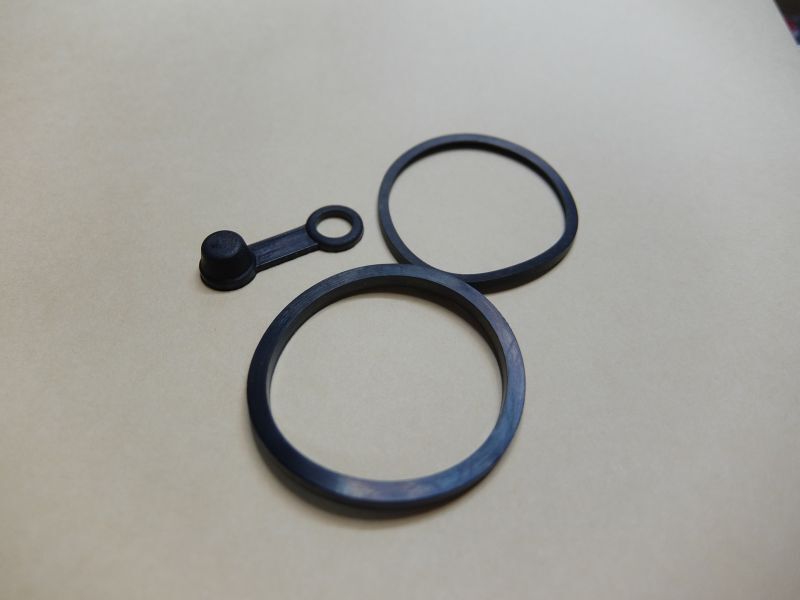 即決 RZ250 RZ350 キャリパー ピストン シール & ニップルゴム 4L3 4UO XJ400 XJ750拍卖