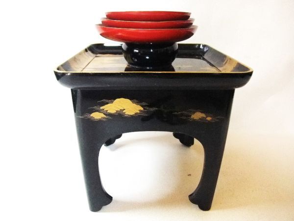 【睦】酒器 三ツ重揃 盃台 惣黒 金蒔絵 三ッ盃 天然木 本漆器 時代物 骨董 共箱■拍卖