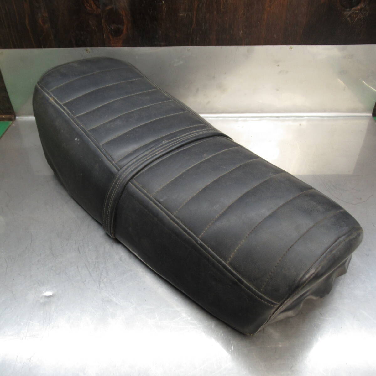 スズキ GS400 純正 シート 当時物 レストアベース 検)GS425【140】USA-P-053拍卖