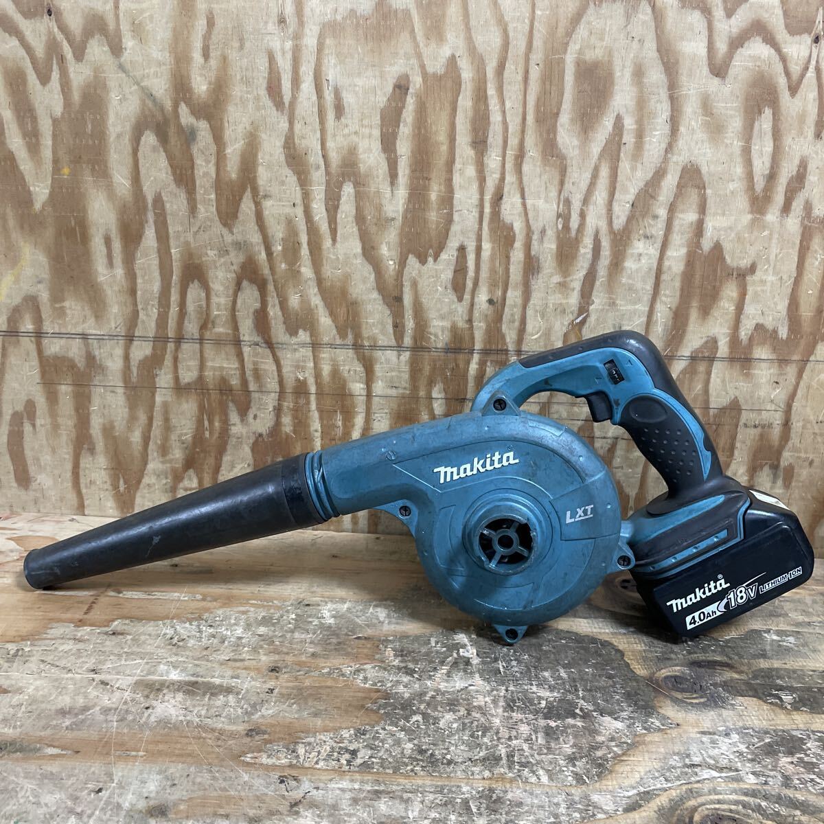 makita マキタ 充電式ブロワ UB182D 【本体+電池】純正 18V 4.0Ah バッテリー 1個付 集塵機能付 ブロア 送風機 中古品☆郵拍卖