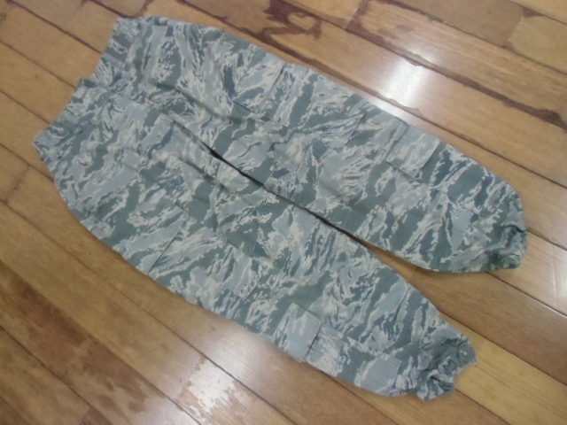 1-H ミリタリー サバゲー コンバット 米軍放出品 実物 迷彩服 作業服 USAF カーゴパンツ パンツ ズボン タイガー カモフラ W約72〜㎝拍卖