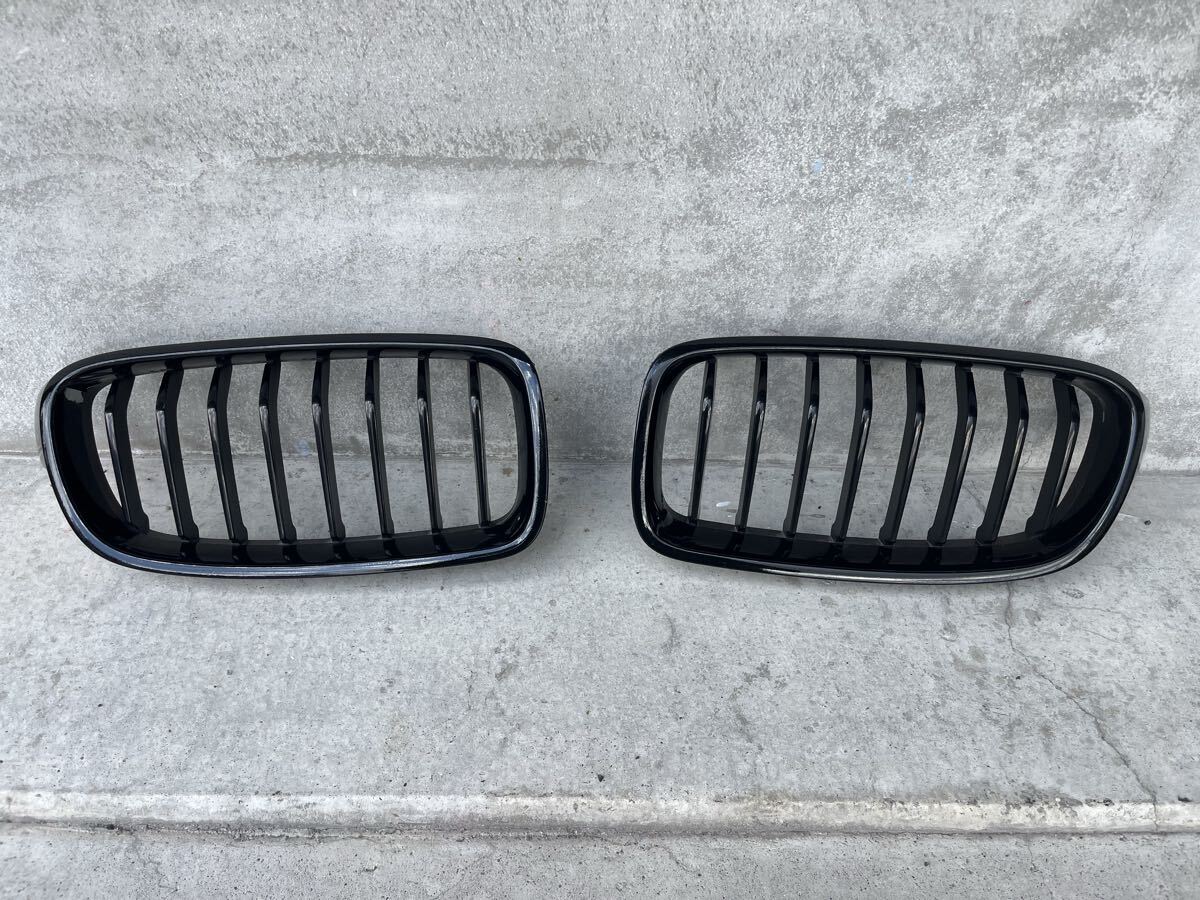 050【BMW:3シリーズ】グリル フィルム切れあり DBA-3B20 ※佐川急便着払い発送拍卖