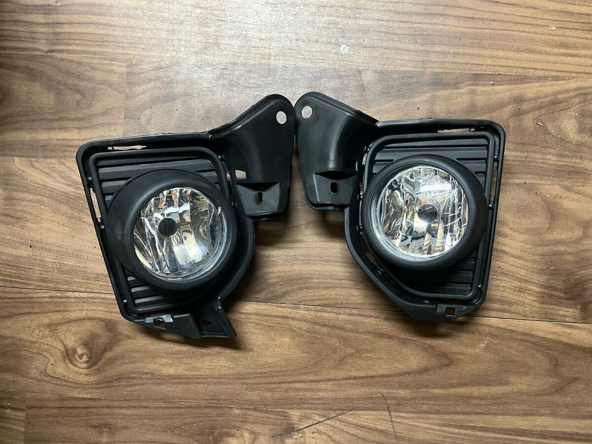 071【トヨタ:ハイエース】 フォグランプ 左右SET ※点灯未確認※業販向け※佐川急便着払い発送拍卖