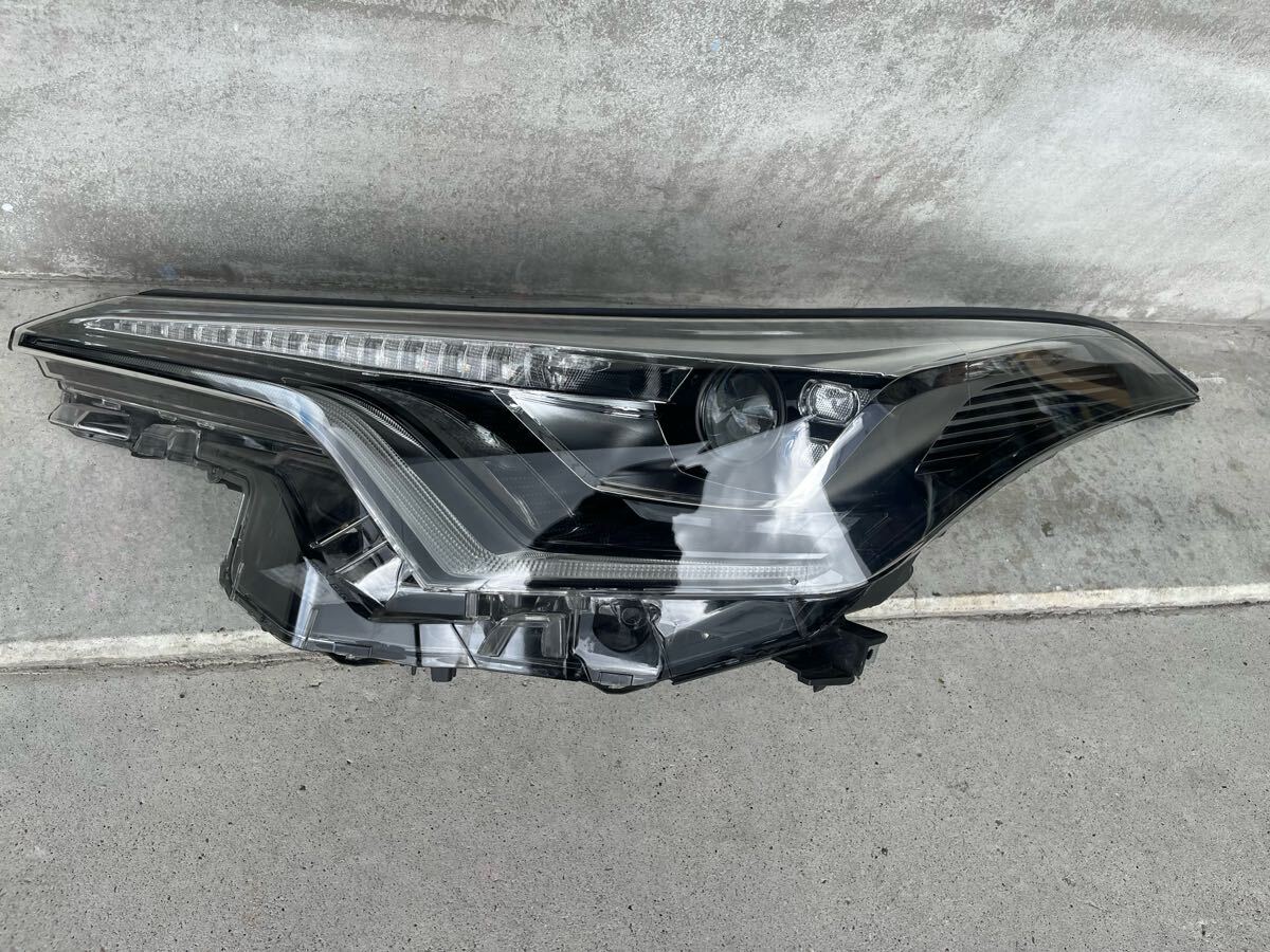 057【トヨタ:C-HR】左ヘッドライト KOITO10-101 ※点灯未確認 ※業販向け ※中古 ※佐川急便着払い発送拍卖