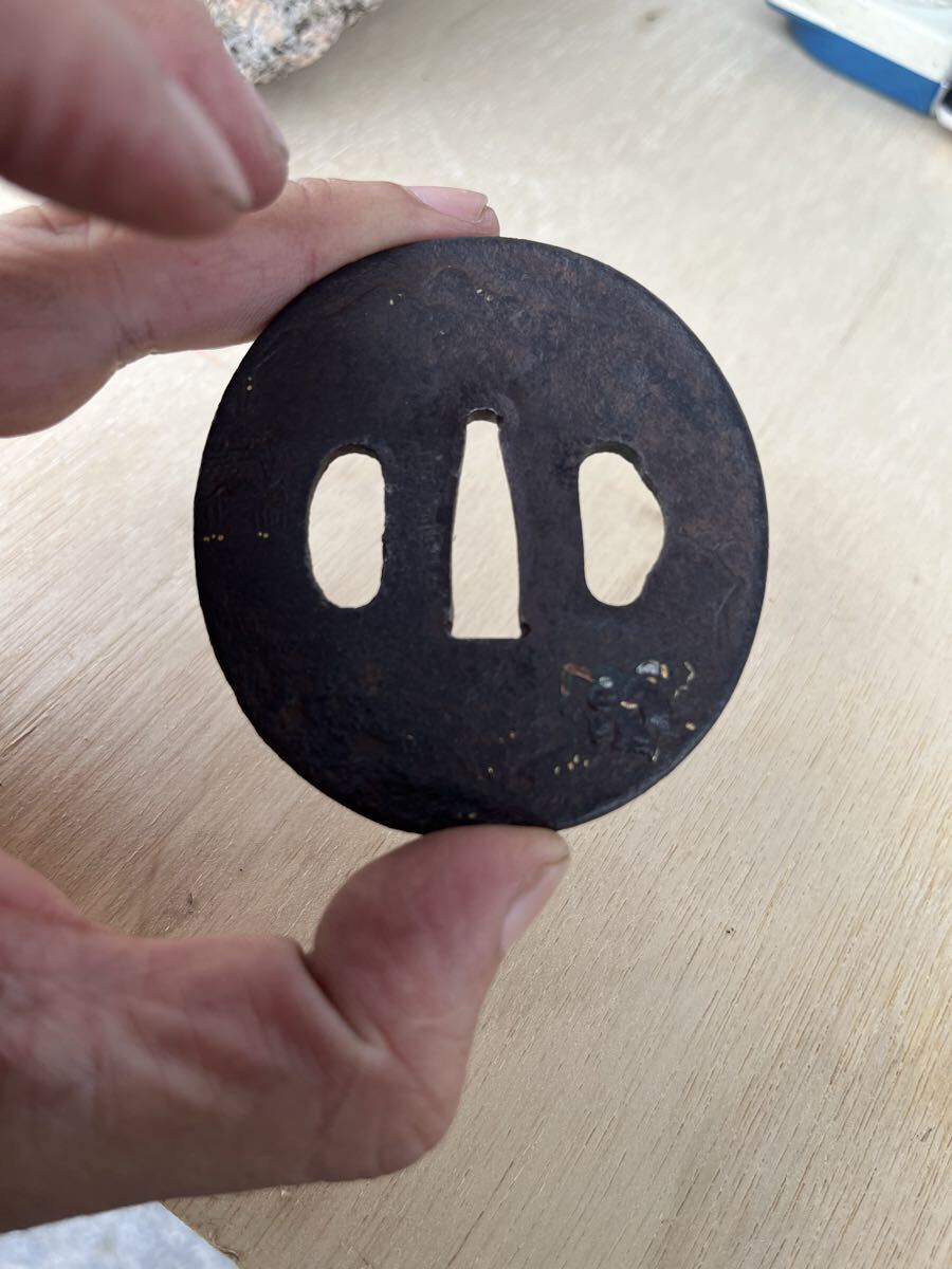 日本刀 刀装具 鍔 鉄地 重陽作 仙人図 刀剣美術 武具 鉄鍔拍卖