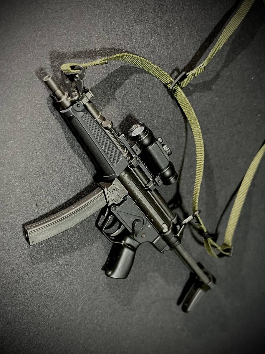 【即決】DAMTOYS 模型 1/6 スケール 女性 男性 フィギュア用 装備 クレア バイオハザード 銃 サブマシンガン H&K MP5A3 スリング付 (未使用拍卖