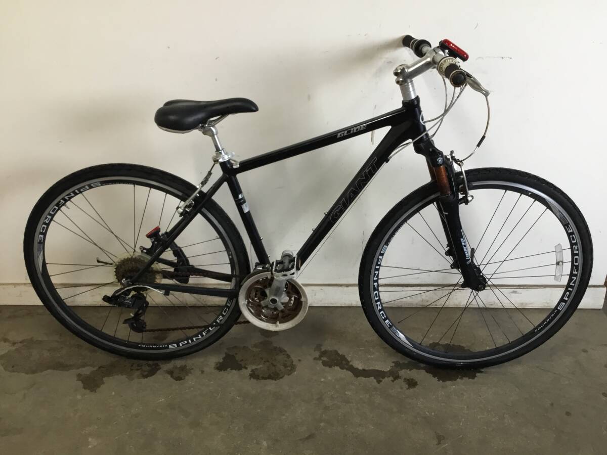 △ v A-92岐阜発/ GIANT/ GLIDE/ クロスバイク/ 3×8段変速/700×38c/自転車/走行確認/Fスポーク1本折れあり/現状品/ R7.8/27 △拍卖