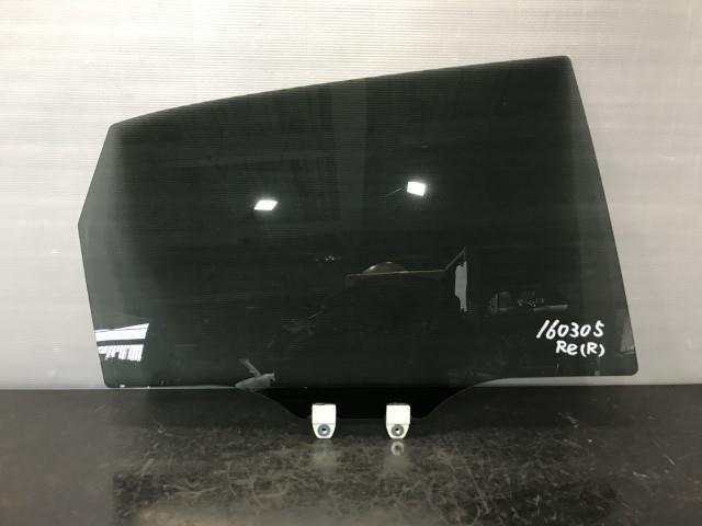 【TS】フィット 6BA-GR1 右リヤドアガラス M2L3 73400-TZA-J01 【個人宅配送不可】拍卖