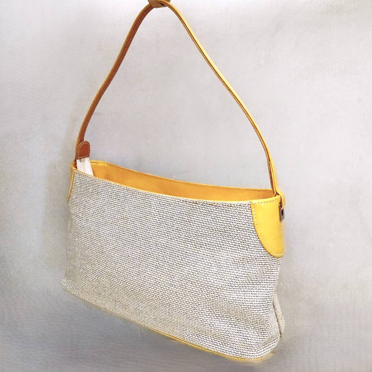 Y091704■やや難あり PELLE BORSA ペレボルサ ラメ入り布地×レザー ショルダーバッグ 肩掛 オフホワイト×シルバーカラー×イエロー■拍卖