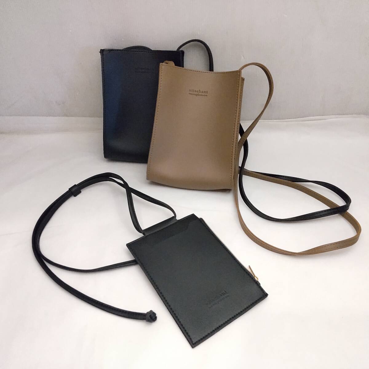 Y091705■attachant ショルダーバッグ 2種/3点 斜め掛け ブラック ベージュ 合成皮革 使用感あまりなし■拍卖