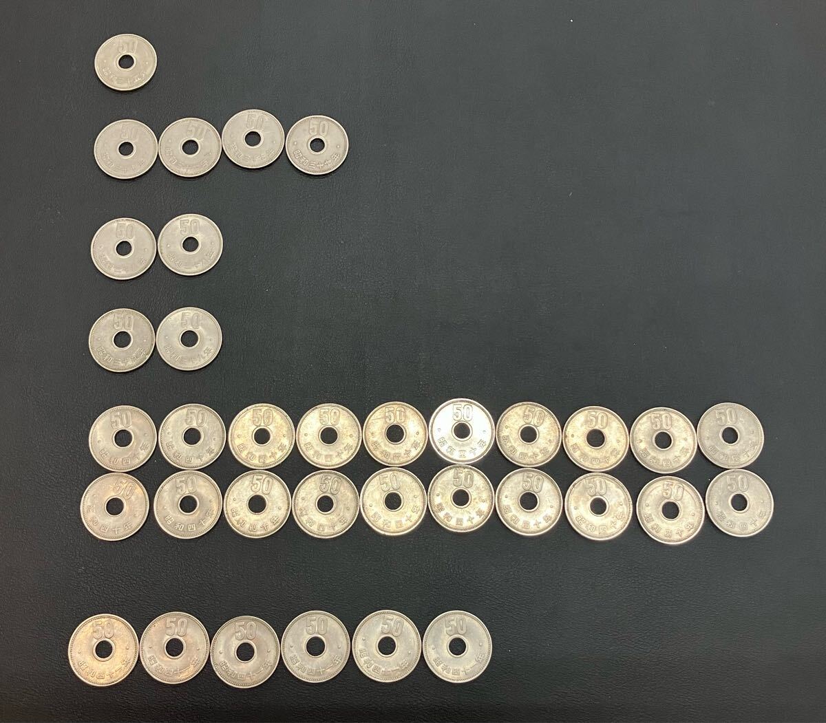jまとめ38 50円硬貨 穴あき50円 昭和35年1枚 昭和37年4枚 昭和38年2枚 昭和39年2枚 昭和40年20枚 昭和41年6枚 合計35枚 拍卖