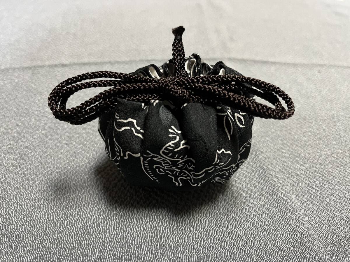 手作り茶道具 ☆御物袋 ごもつ 御仕覆 お仕服 しふく ☆黒地 鳥獣戯画 酒盃 ぐい呑 ぐるり17拍卖