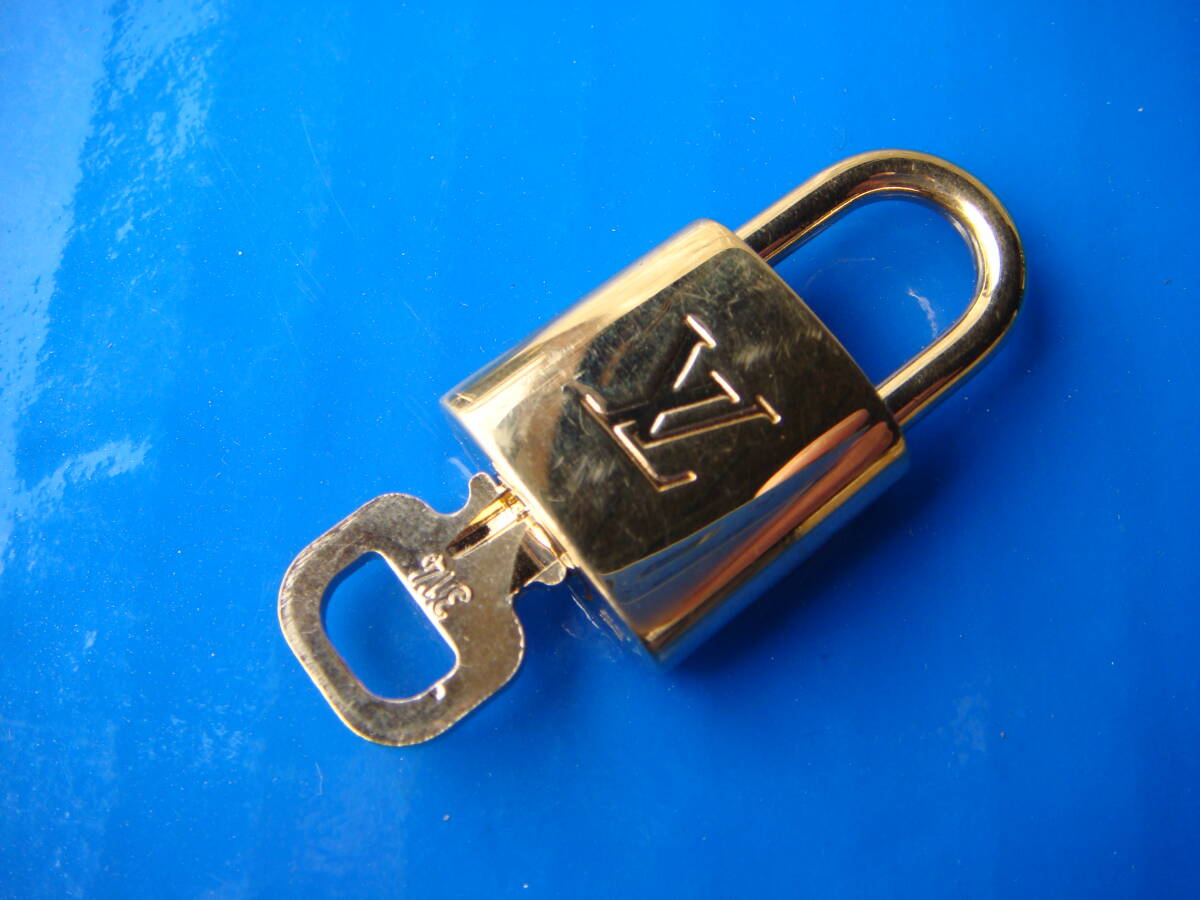 新品未使用 ゴールドタイプ キー NO.を選んで購入 カギは1個 ロック キー カデナ パドロック 南京錠 鍵 ルイ・ヴィトン LOUIS VUITTON拍卖