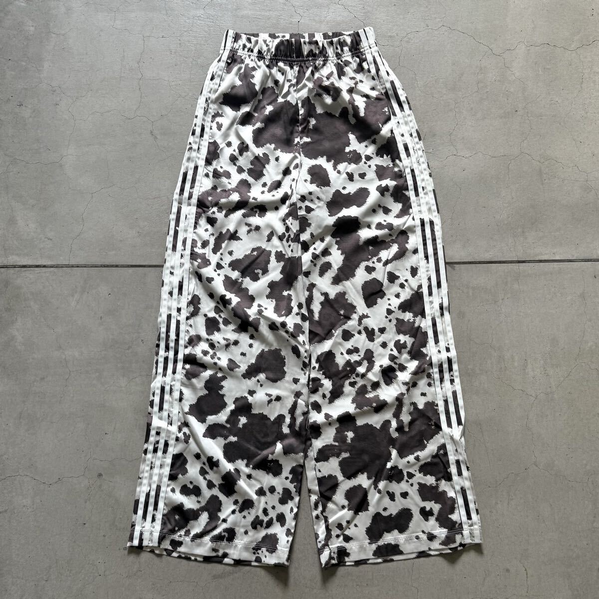 adidas originals アディダス オリジナルス / サテン ワイドレッグパンツ / size S 牛柄 COW 大きめ ワイドパンツ拍卖