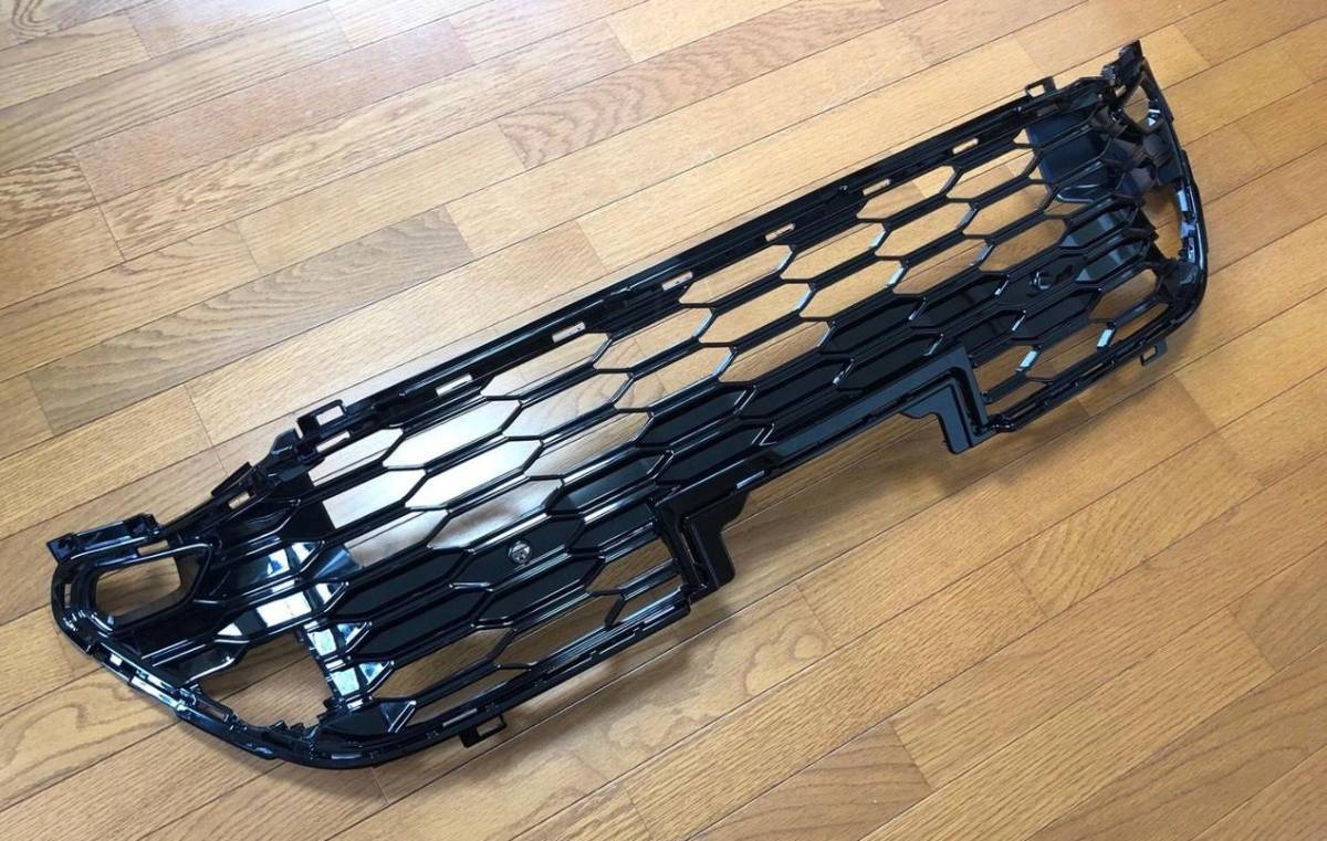 【新品】トヨタ純正 ハリアー 60系 後期 ターボ車用 ロアグリル ラジエータ グリル GR以外に流用可能拍卖